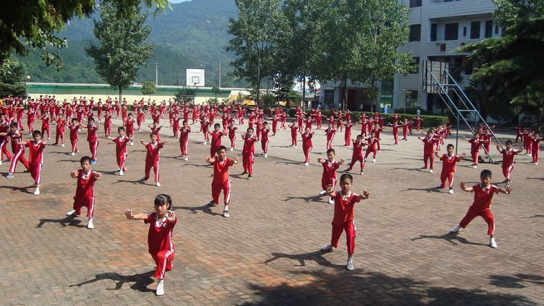 雞公山少林武術(shù)學(xué)校幼兒高托班的生活條件好嗎?