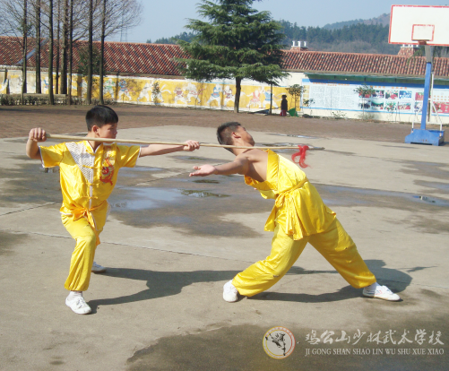 少時(shí)獨(dú)自入少林寺學(xué)習(xí)武術(shù) 40歲與小18歲模特成婚 如今